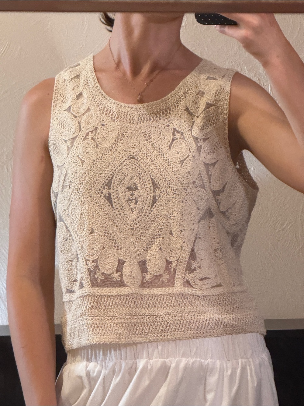 Beautiful Ultra Pink Crochet Lace Sleeveless Tank Top in Cream Size S - Picture 4 of 10